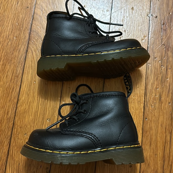 Dr. Martin’s baby shoes size 6 - Picture 7 of 8